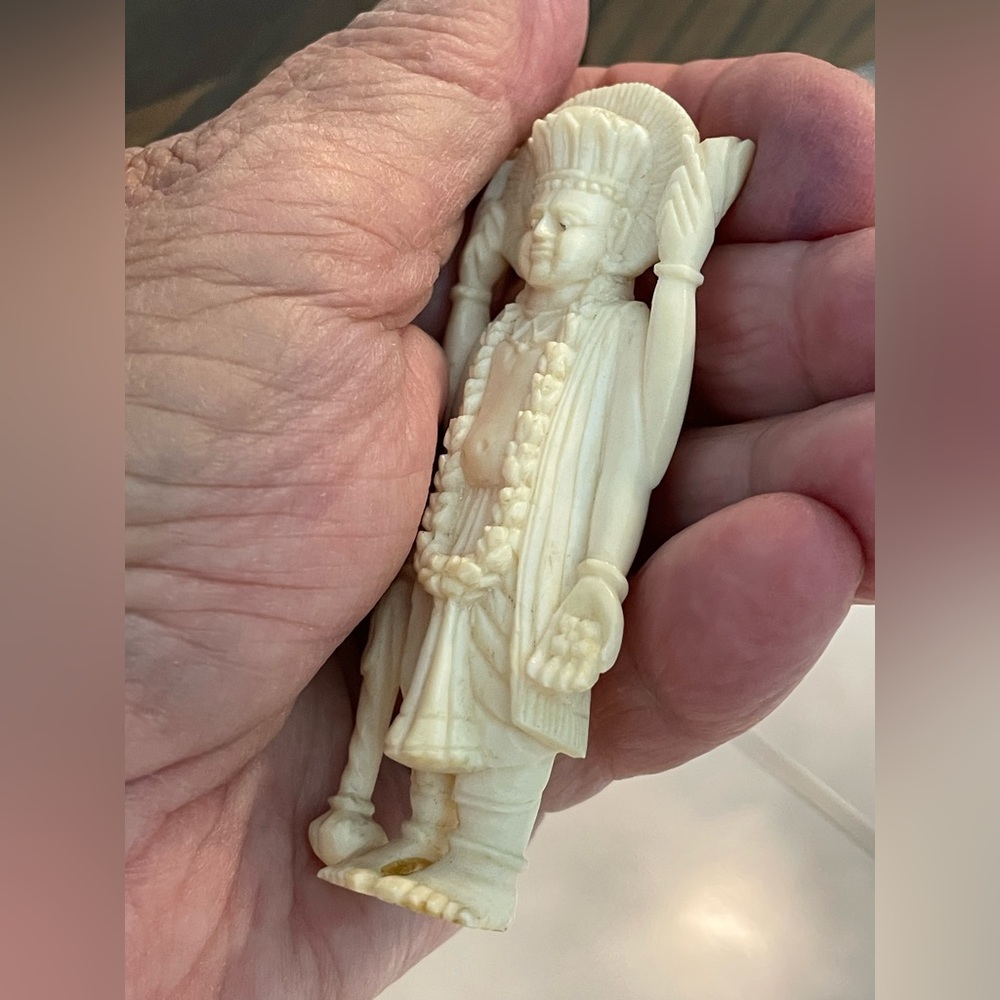 Vintage carved bone or ivory piece - Picture 7 of 7